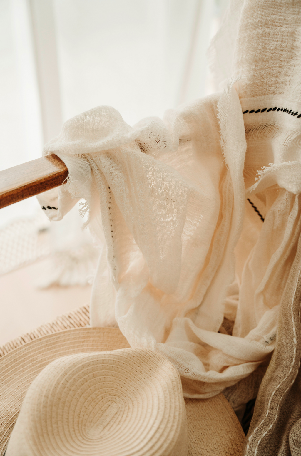 Cozy Cashmere & Linen 34 oz scented candle